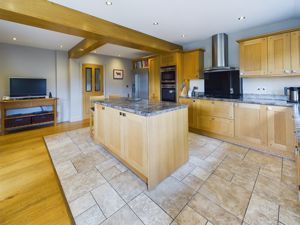 Kitchen/Breakfast room- click for photo gallery